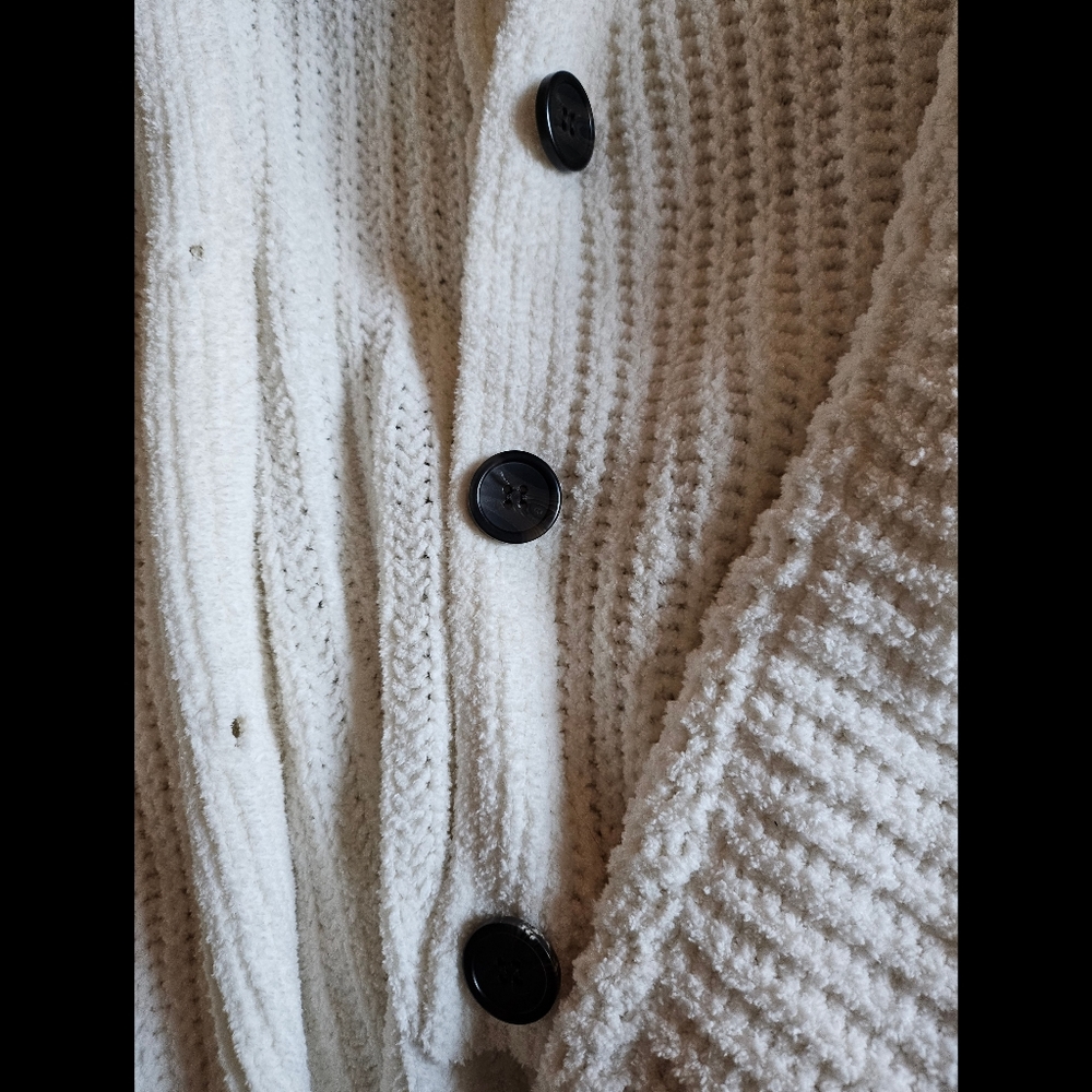 Cream Cropped Sweater - Picture 3 of 4